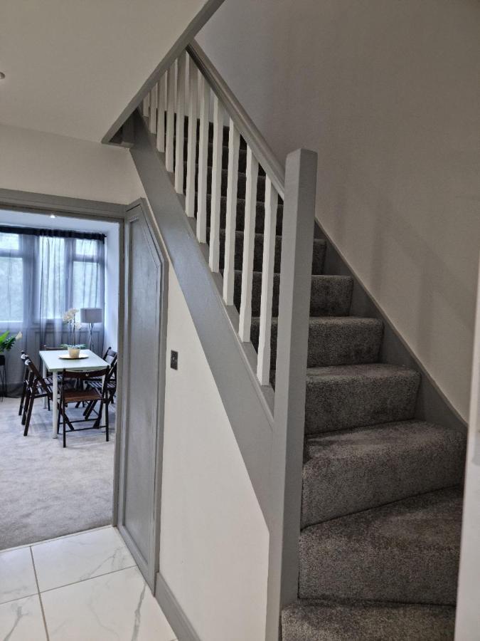 Remarkable 3-bed In Apartment