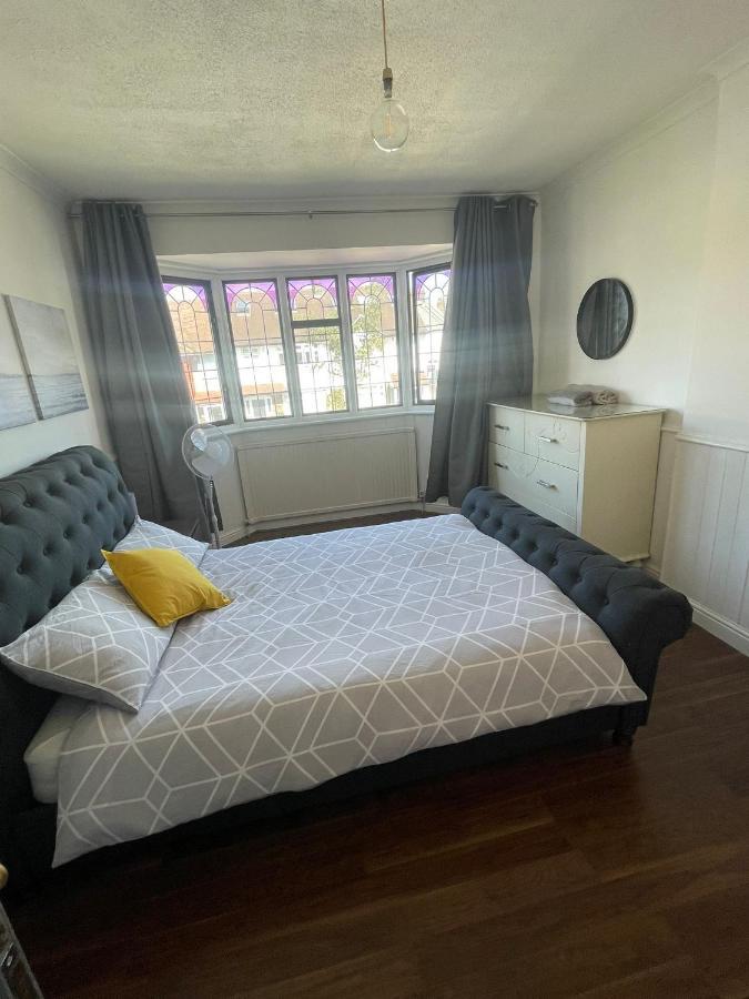 Lovely, Recently Refurbished Four Bedroom House.. Сasa de vacaciones *