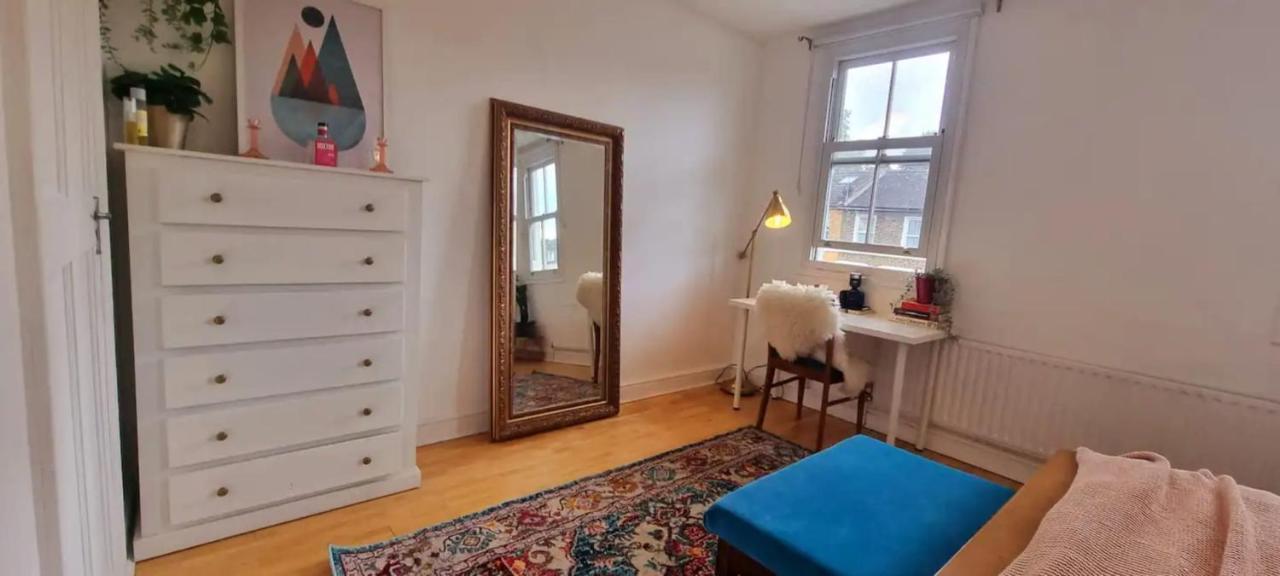 Stylish 3 Bedroom Townhouse In Brockley With Large Garden *
