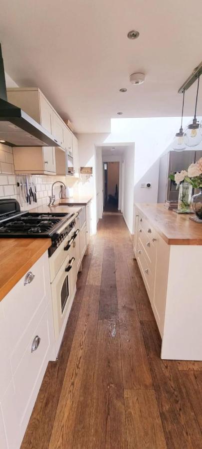 Stylish 3 Bedroom Townhouse In Brockley With Large Garden *