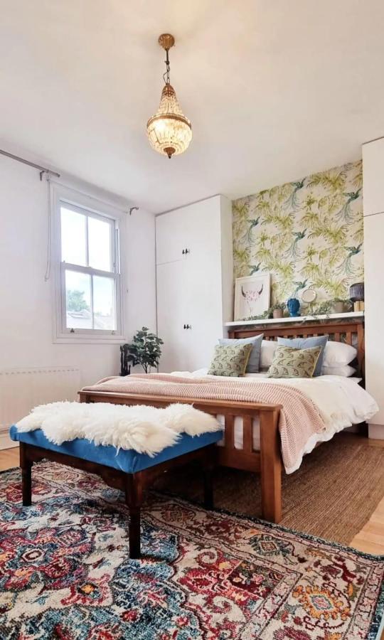 Stylish 3 Bedroom Townhouse In Brockley With Large Garden *