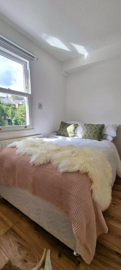 Stylish 3 Bedroom Townhouse In Brockley With Large Garden Feriehus London