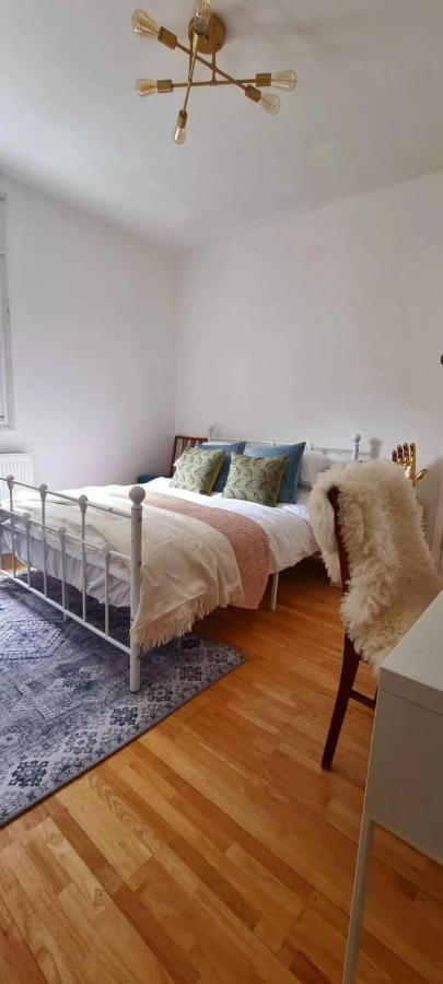 Stylish 3 Bedroom Townhouse In Brockley With Large Garden London