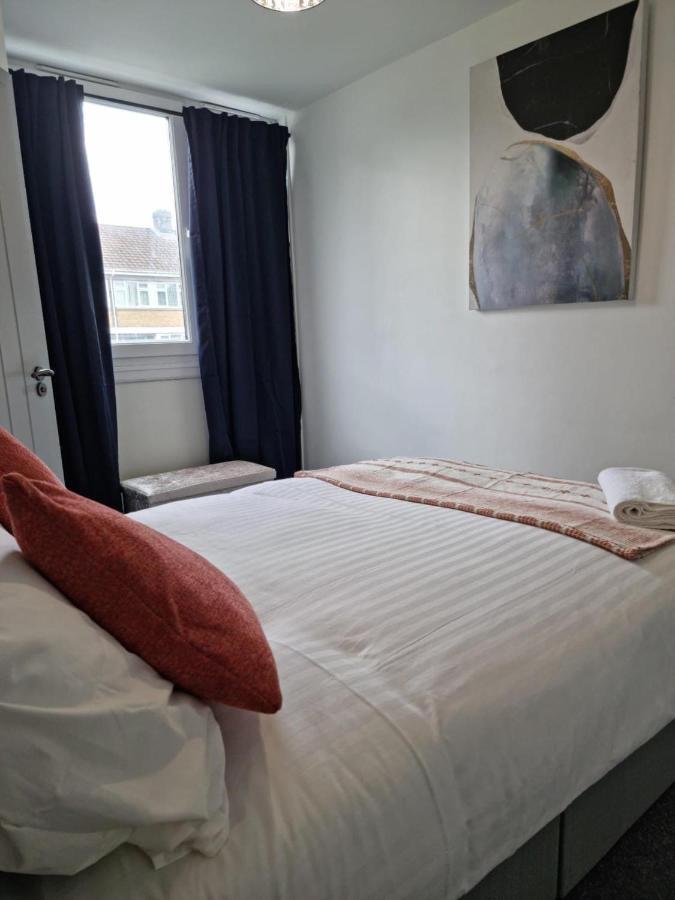 Remarkable 3-bed In Apartment London