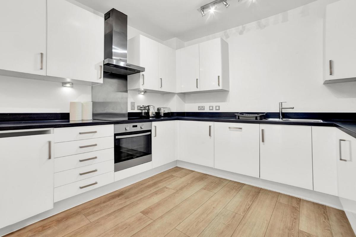 2 Bedroom In The Heart Of Greater Apartment