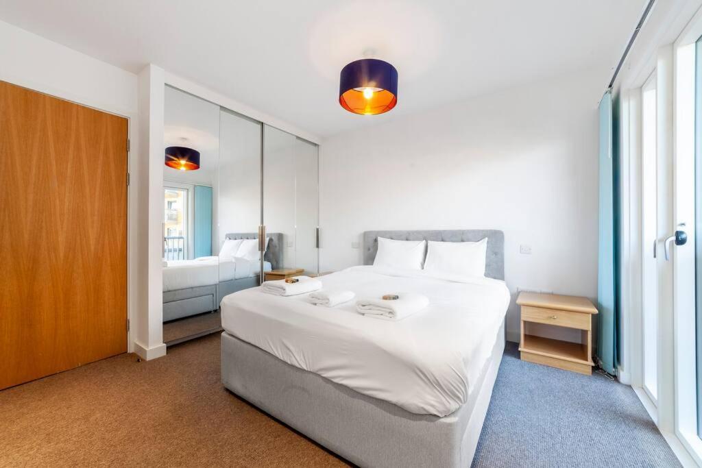 Stunning New 3 Bdr Duplex Wbalcony, East Leilighet *