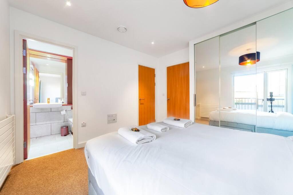Stunning New 3 Bdr Duplex Wbalcony, East Leilighet *