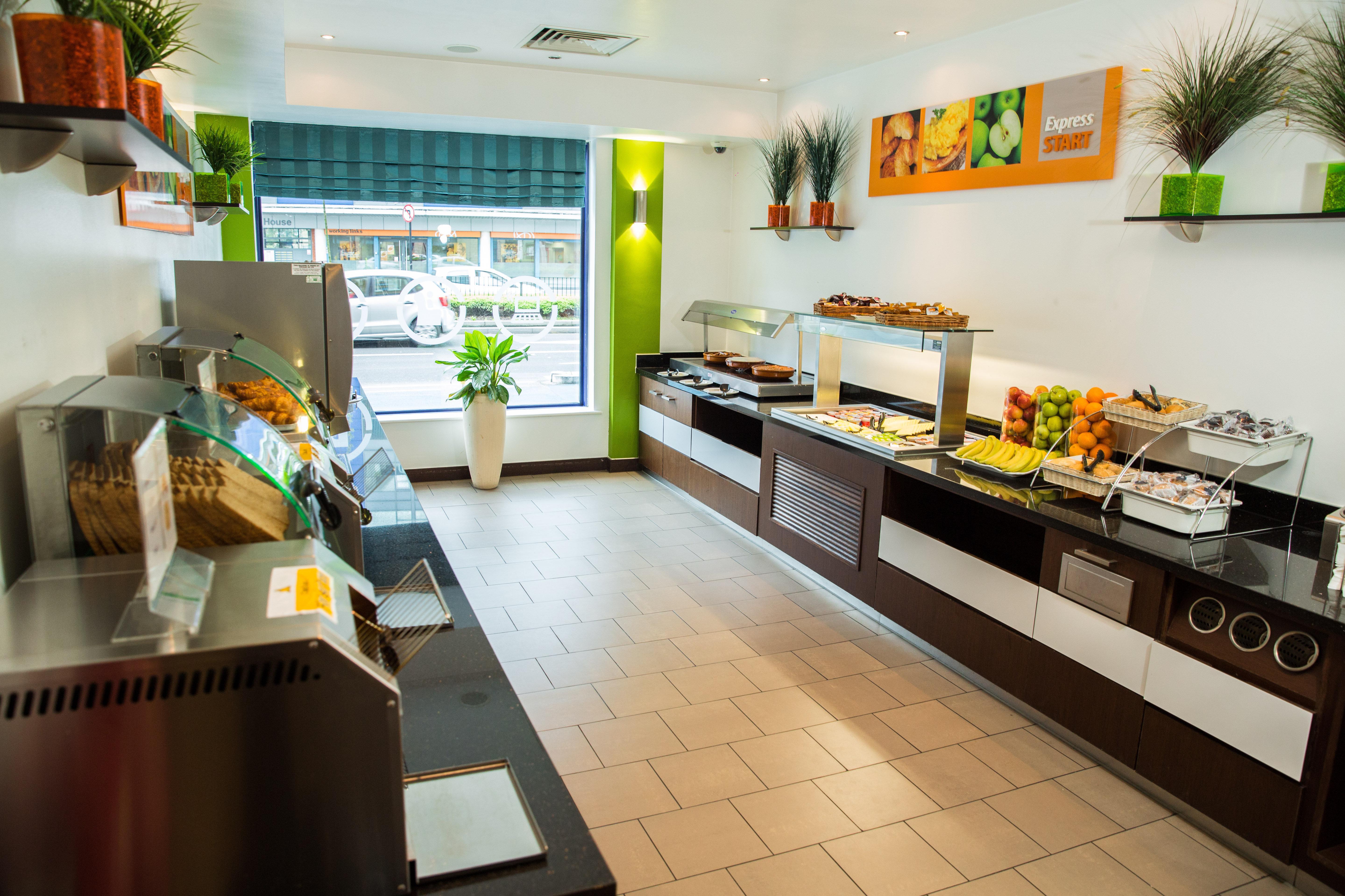 Holiday Express Stratford By Ihg Hotel 3*