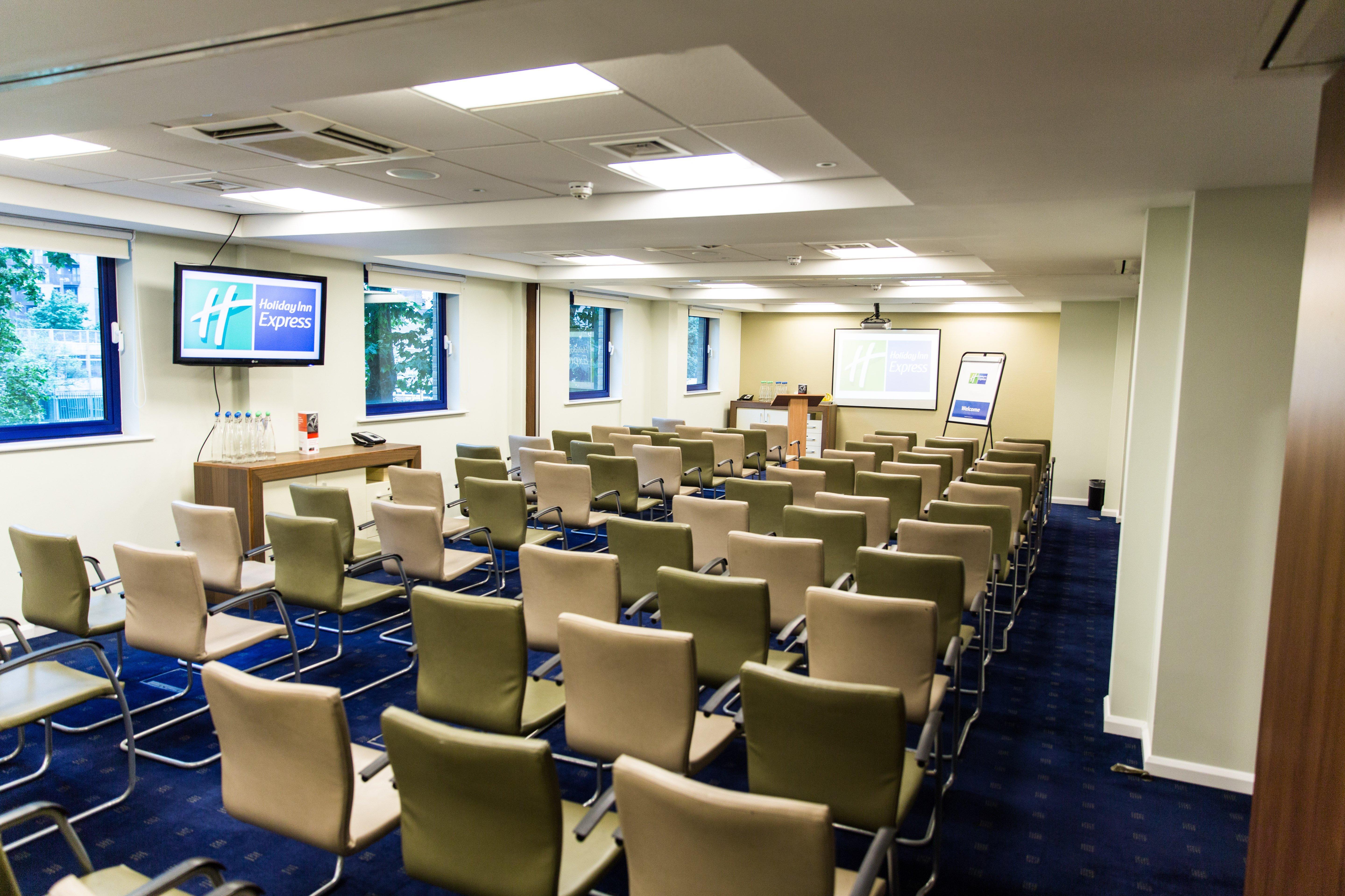 Hotel Holiday Express Stratford By Ihg