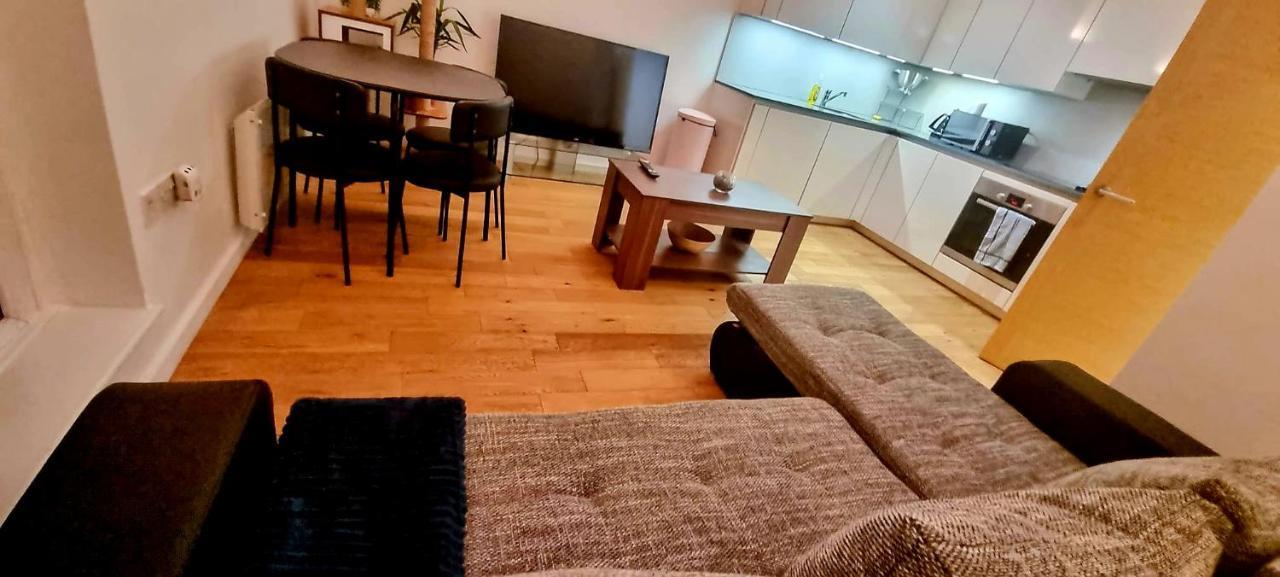 Executive E15 & Exclusive Terrace Views Of Leilighet London