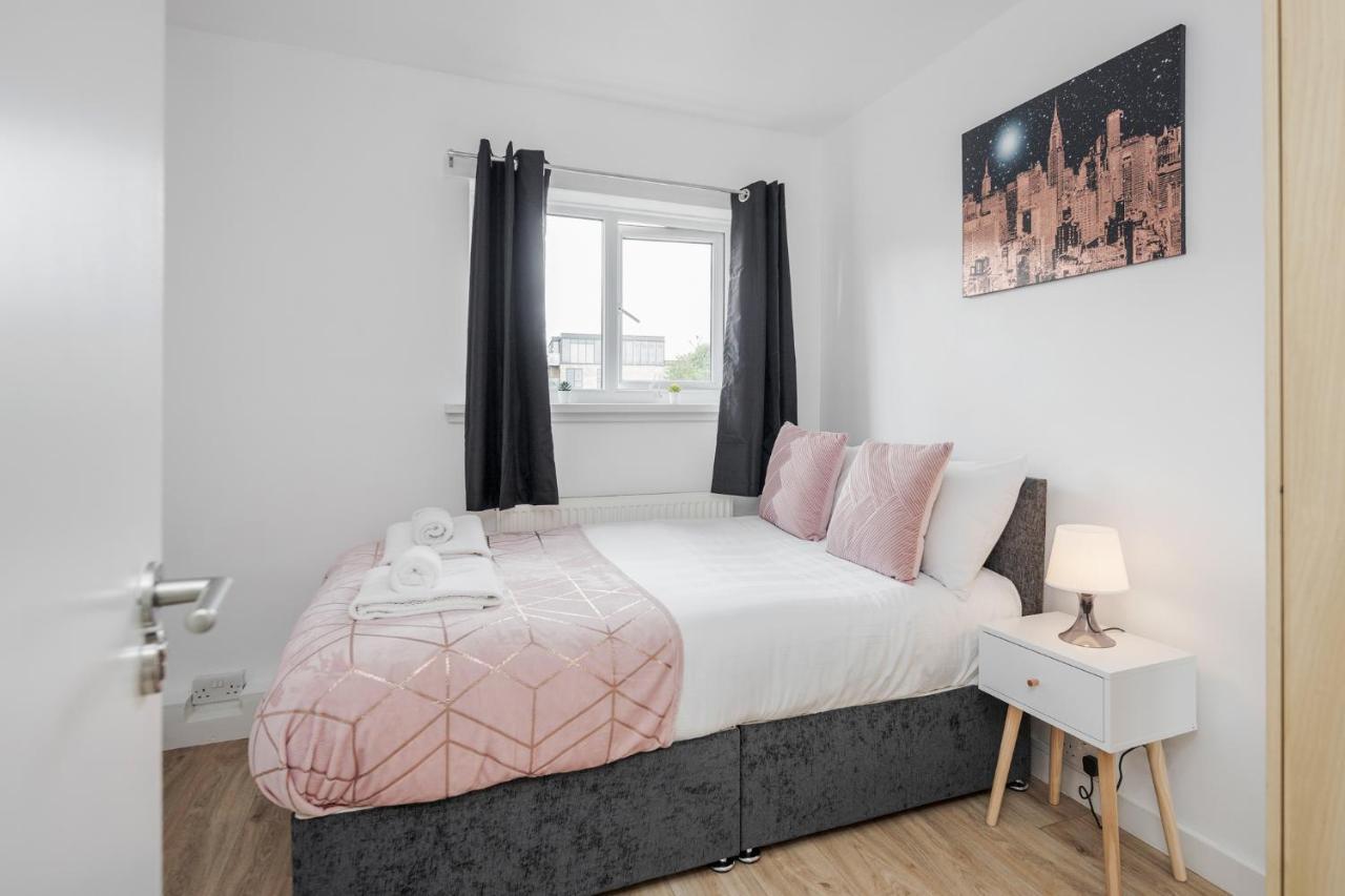 Holiday home Carlile House - 5 Bedroom, Sleeps 8, Free Parking, 2 Bathrooms By Damask Homes London