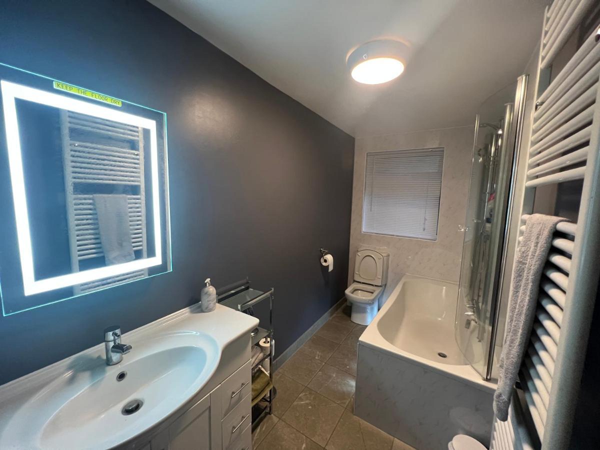 Entire Luxury 4 Bedroom Victorian House With 2 En-suite - Forest Hill, Apartment