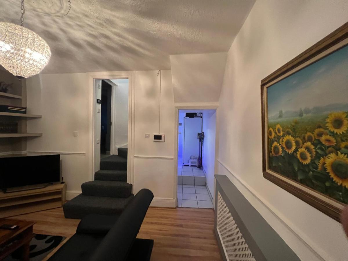 Entire Luxury 4 Bedroom Victorian House With 2 En-suite - Forest Hill, Apartment