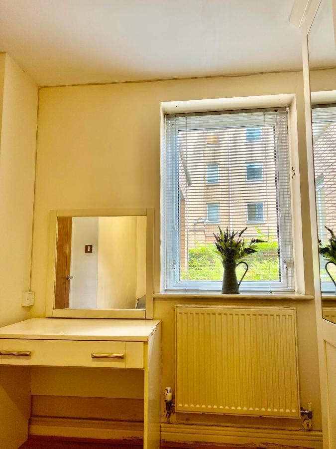 Apartment Luxury 3 Bedroom Riverside - Canary Wharf & The O2 Arena London