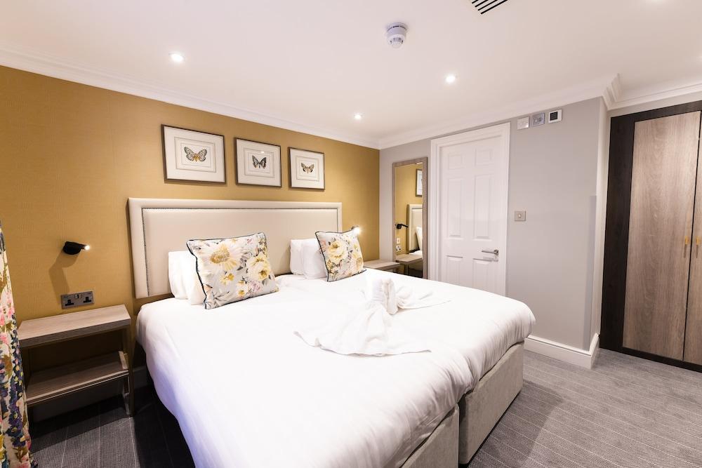 Byron Hotel