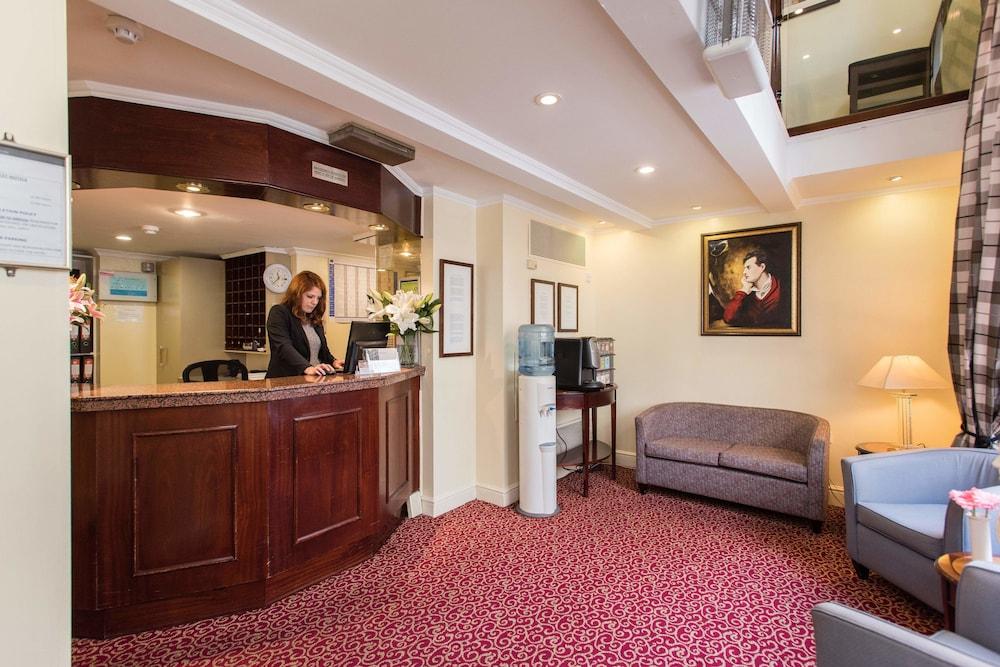 Byron Hotel