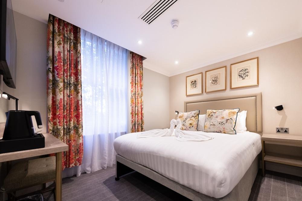 Byron Hotel
