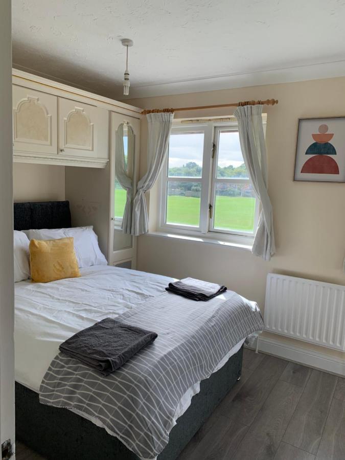 Large, Spacious 3 Bedroom Sleeps 6, For Contractors And Holidays In Lewisham, Greater - 1 Free Parking Space & Free Wifi * London