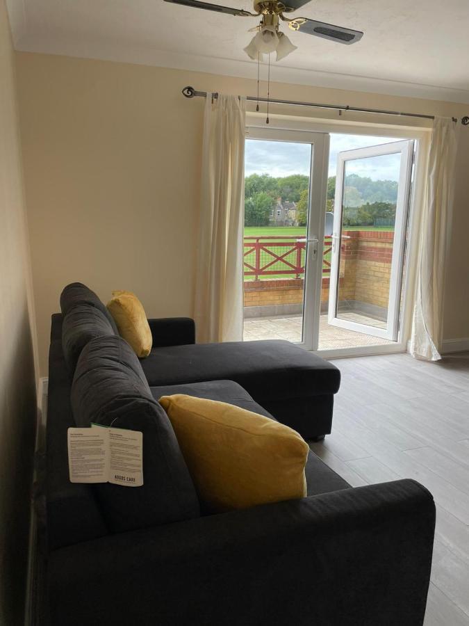 Apartment Large, Spacious 3 Bedroom Sleeps 6, For Contractors And Holidays In Lewisham, Greater - 1 Free Parking Space & Free Wifi *
