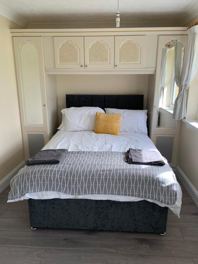 Large, Spacious 3 Bedroom Sleeps 6, For Contractors And Holidays In Lewisham, Greater - 1 Free Parking Space & Free Wifi
