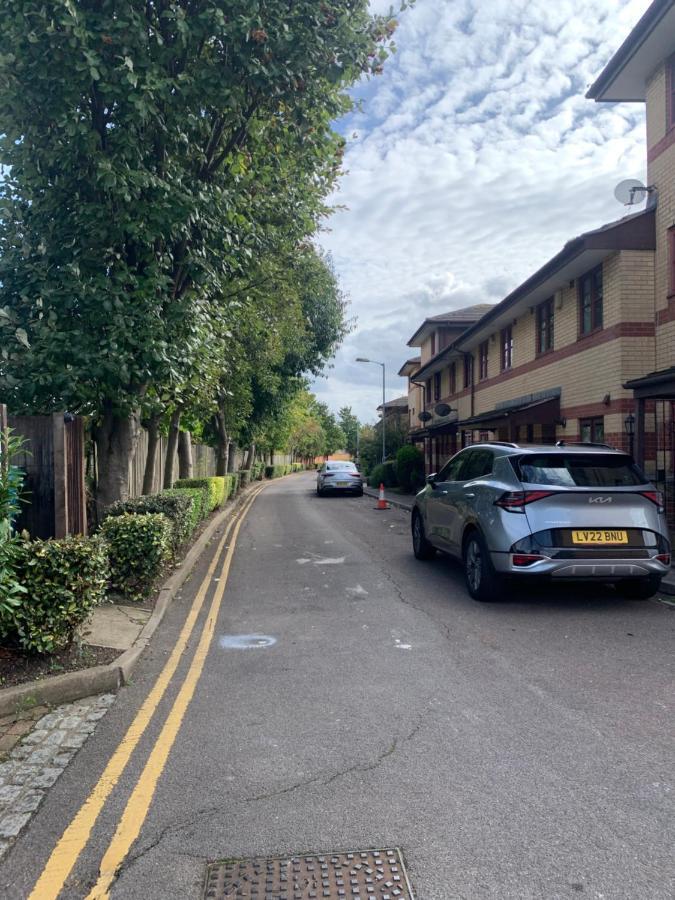 Apartment Large, Spacious 3 Bedroom Sleeps 6, For Contractors And Holidays In Lewisham, Greater - 1 Free Parking Space & Free Wifi