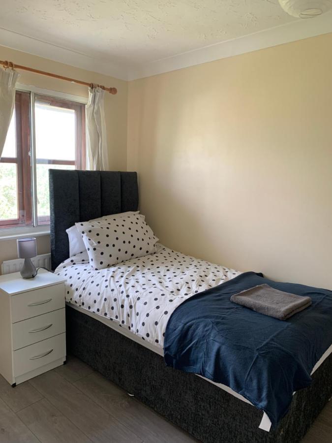 Large, Spacious 3 Bedroom Sleeps 6, For Contractors And Holidays In Lewisham, Greater - 1 Free Parking Space & Free Wifi Apartment London