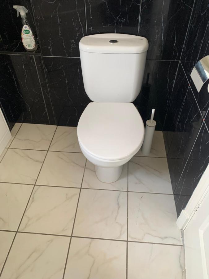 Large, Spacious 3 Bedroom Sleeps 6, For Contractors And Holidays In Lewisham, Greater - 1 Free Parking Space & Free Wifi Apartment *