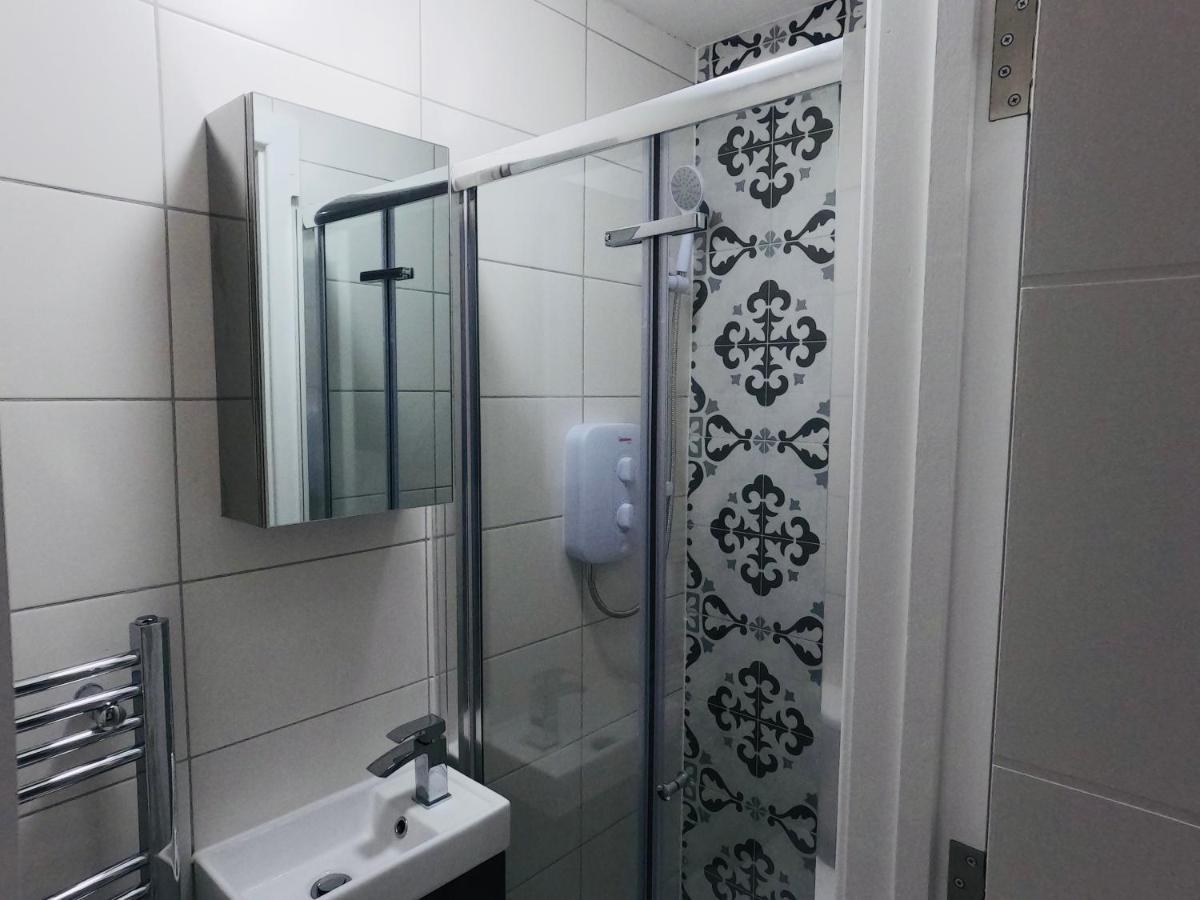 Homestay Lbt Ltd