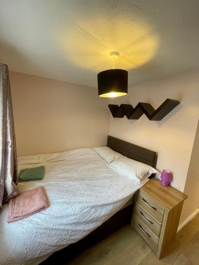 Holiday home Stunning 3 Bedroom Family House In London, Private Parking And Garden, With Great Transport Links To London, The Excel Centre, Canary Wharf, The O2!
