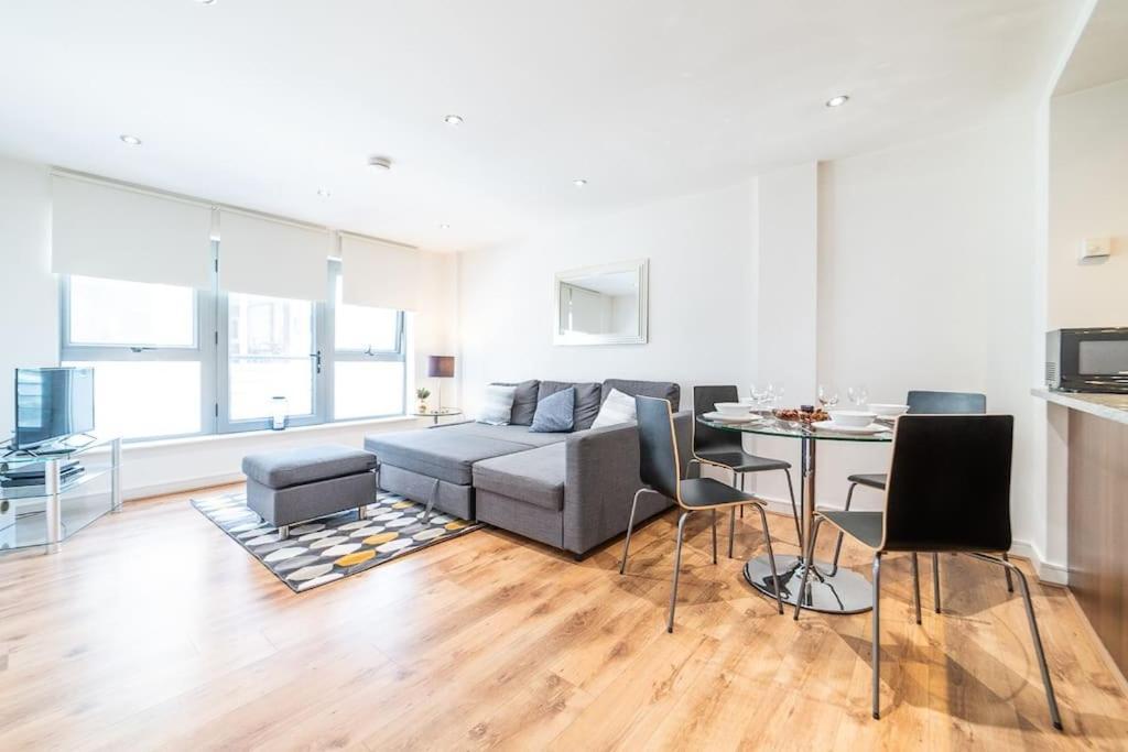 Liverpool St Shoreditch Terrace Apartment London