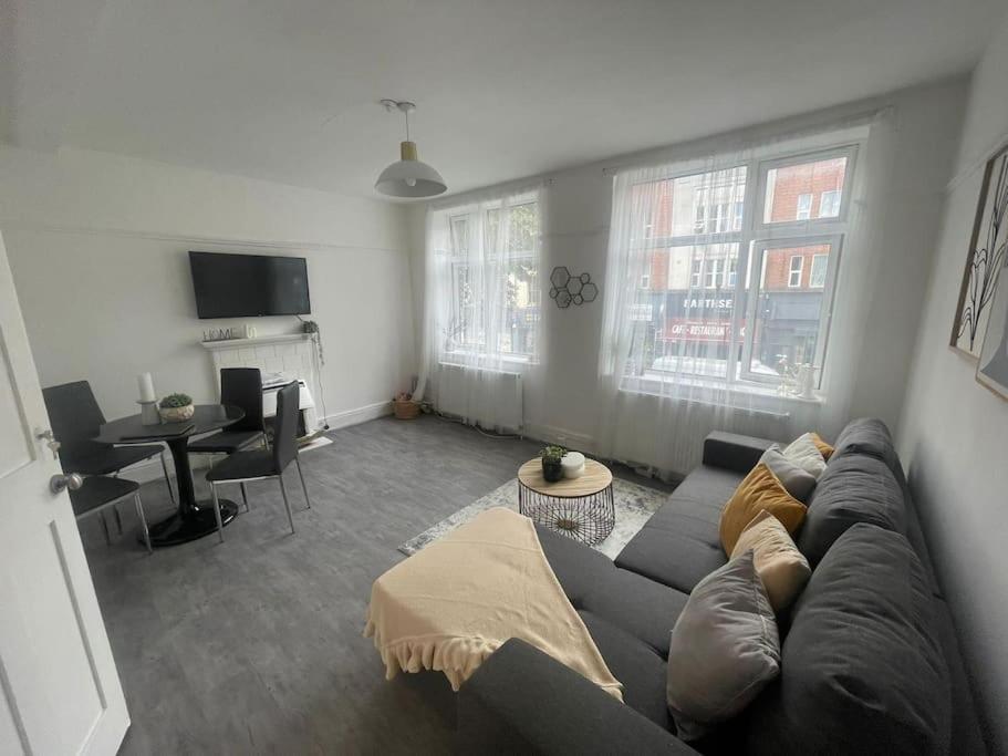 Charming 2 Bed Flat On Tower Bridge *