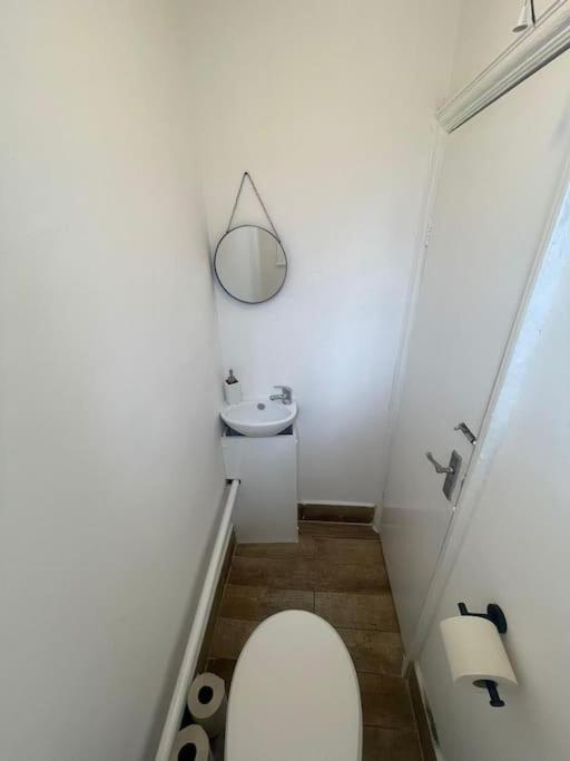 Charming 2 Bed Flat On Tower Bridge Apartment *