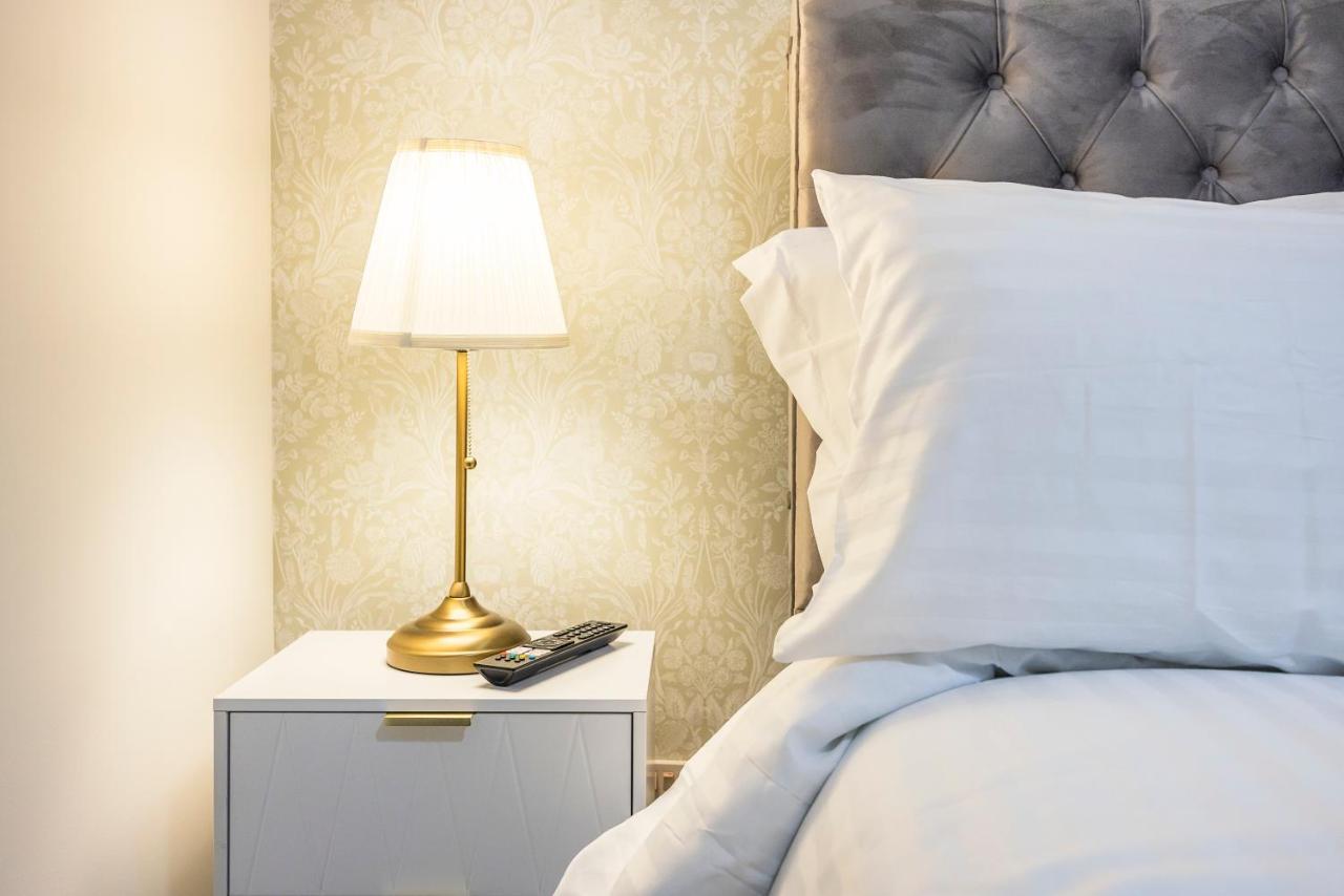 Docklands Wharf Apartments, Near O2 And Excel * Londen