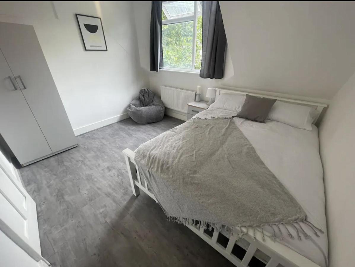 Charming 2 Bed Flat On Tower Bridge Apartment *
