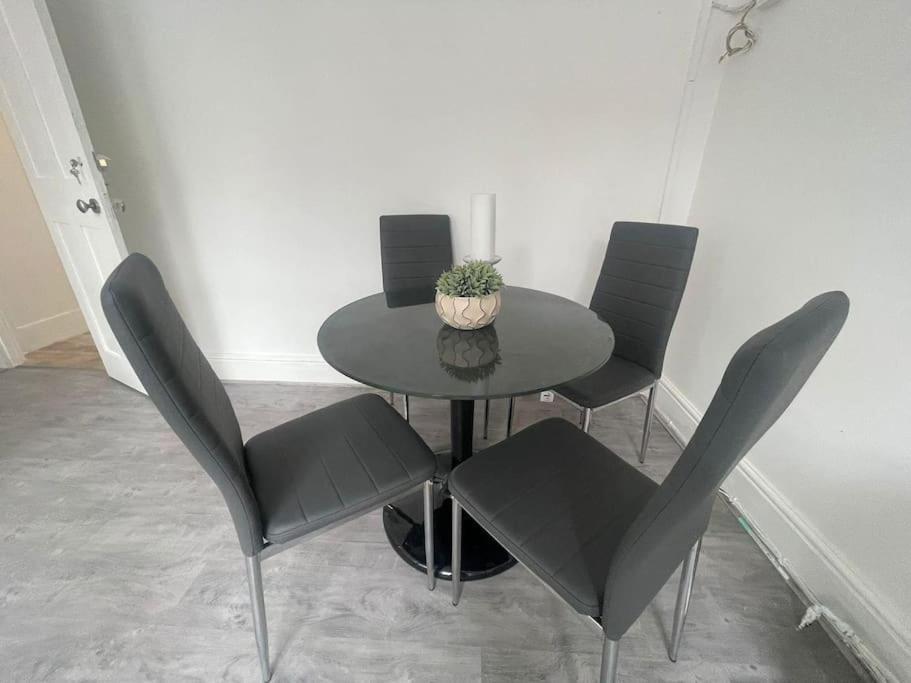 Charming 2 Bed Flat On Tower Bridge *