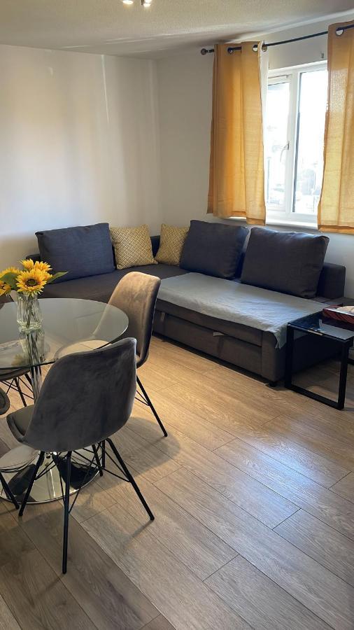 Surrey Quays Studio Apartment *