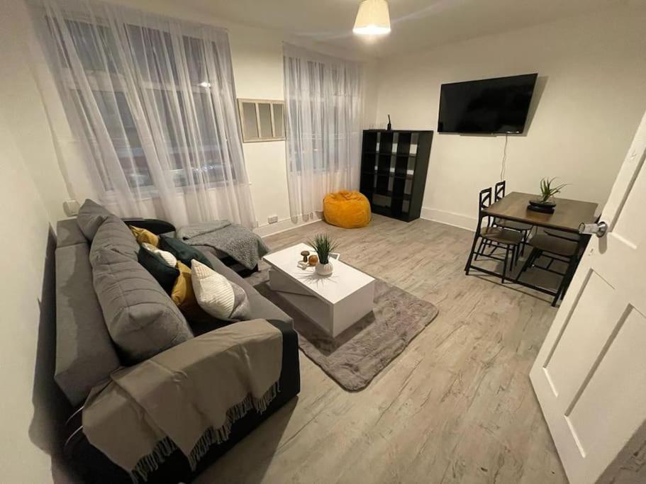 Leilighet Beautiful 2 Bedroom On Tower Bridge London