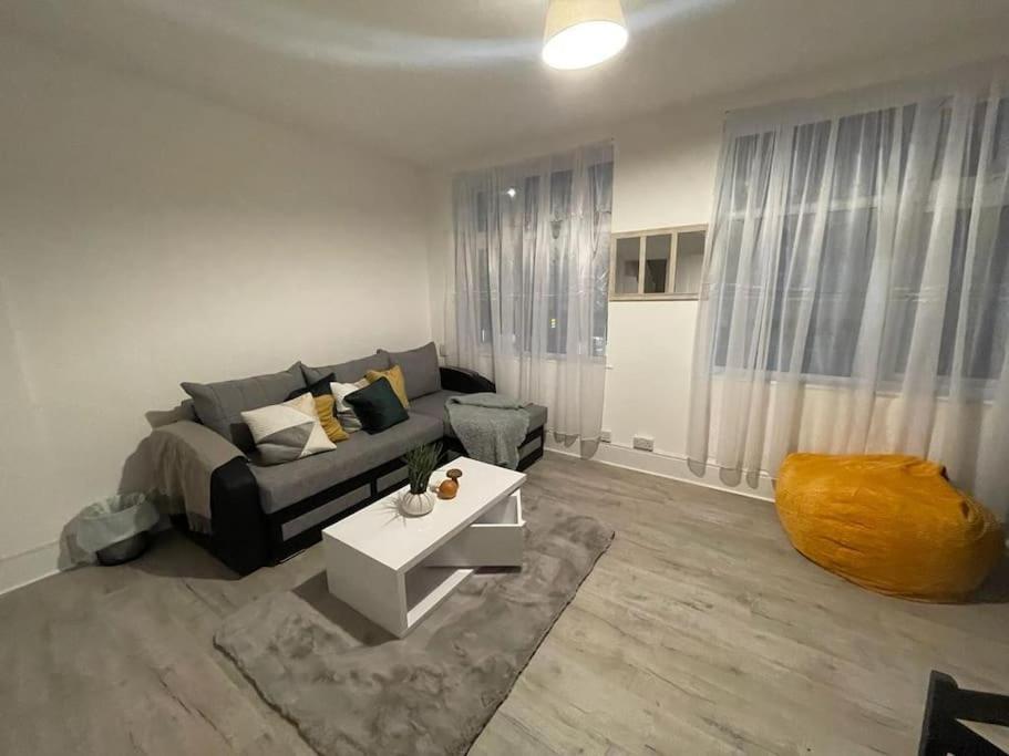 Beautiful 2 Bedroom On Tower Bridge Leilighet *