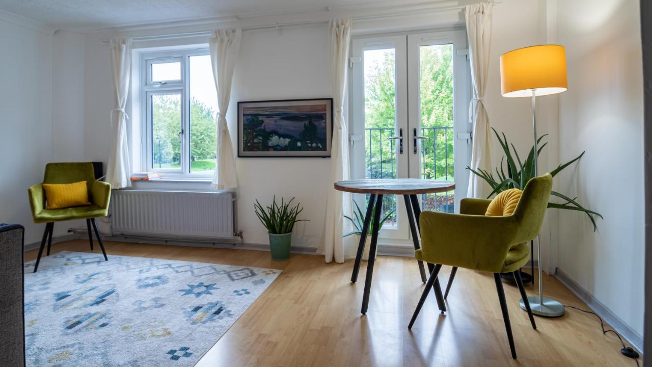 Bridge 3 Bedroom House With Reception Room, Office And Private Garden Vakantiehuis