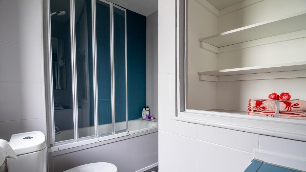 Bridge 3 Bedroom House With Reception Room, Office And Private Garden Londen