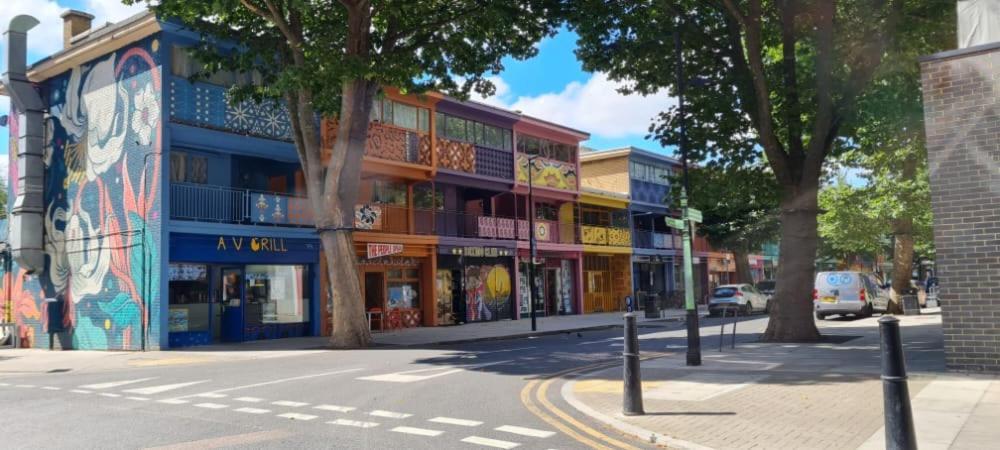 Docklands 2 Bedroom 2 Bath Apartment London