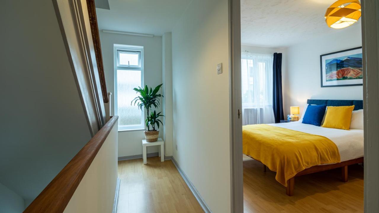 Bridge 3 Bedroom House With Reception Room, Office And Private Garden Vakantiehuis