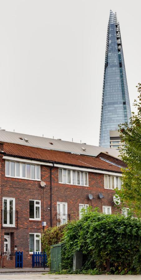 Bridge 3 Bedroom House With Reception Room, Office And Private Garden Londen