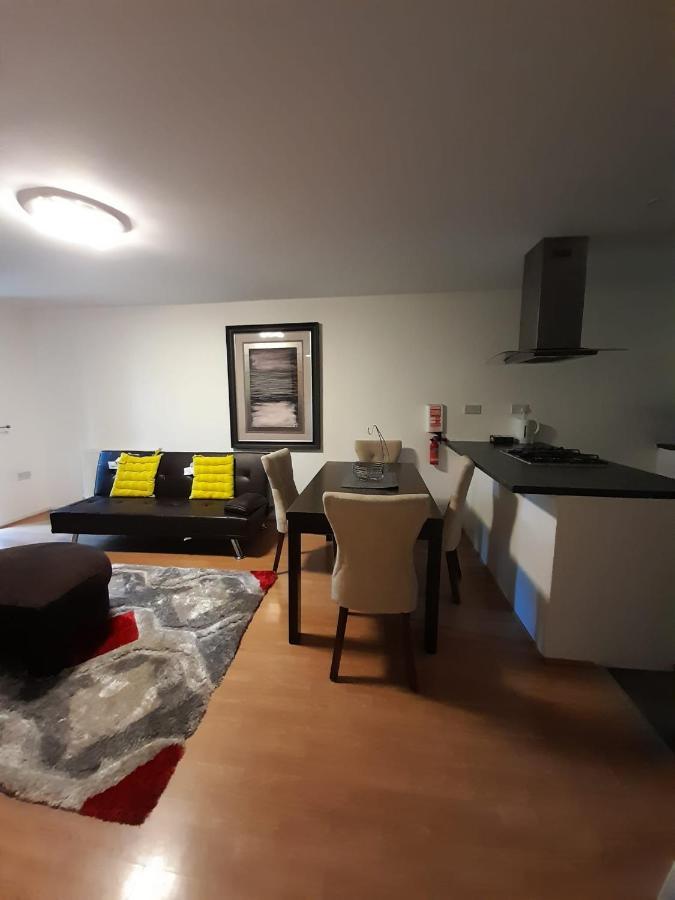 Docklands 2 Bedroom 2 Bath Apartment *