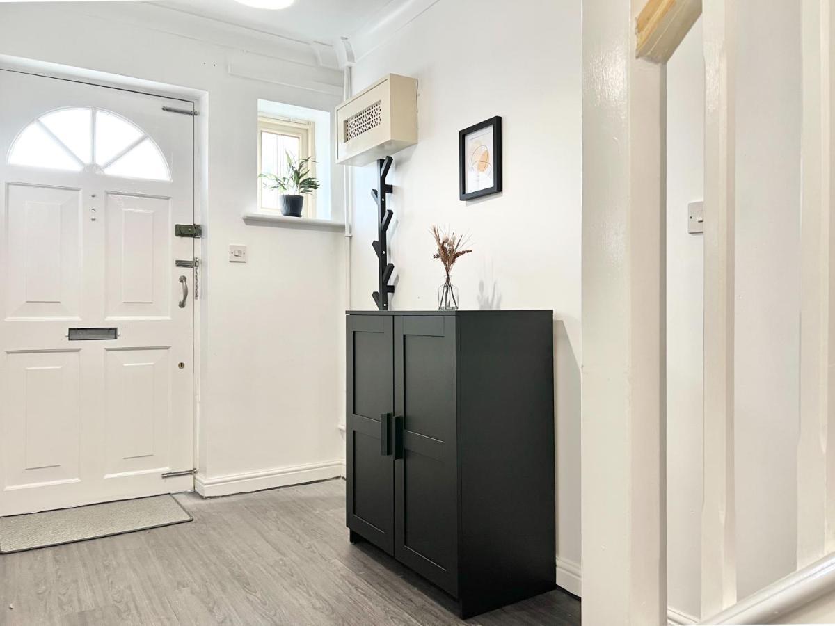 Apartment Last-minute Offers L Exclusive Deals On 2 Double Bedrooms - Weekly & Monthly - Sleeps 6 Lhofin Short Lets & Serviced