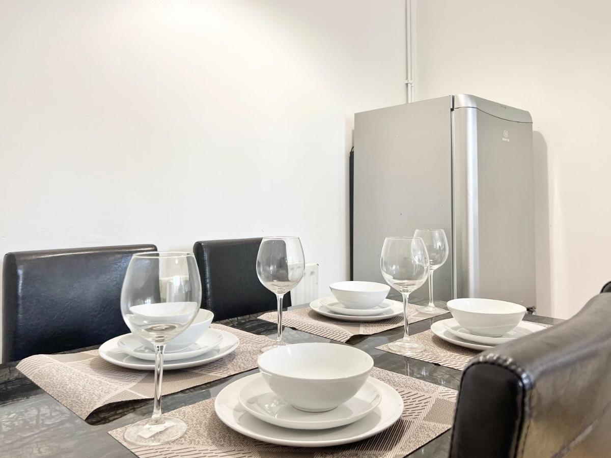 Last-minute Offers L Exclusive Deals On 2 Double Bedrooms - Weekly & Monthly - Sleeps 6 Lhofin Short Lets & Serviced Apartment *