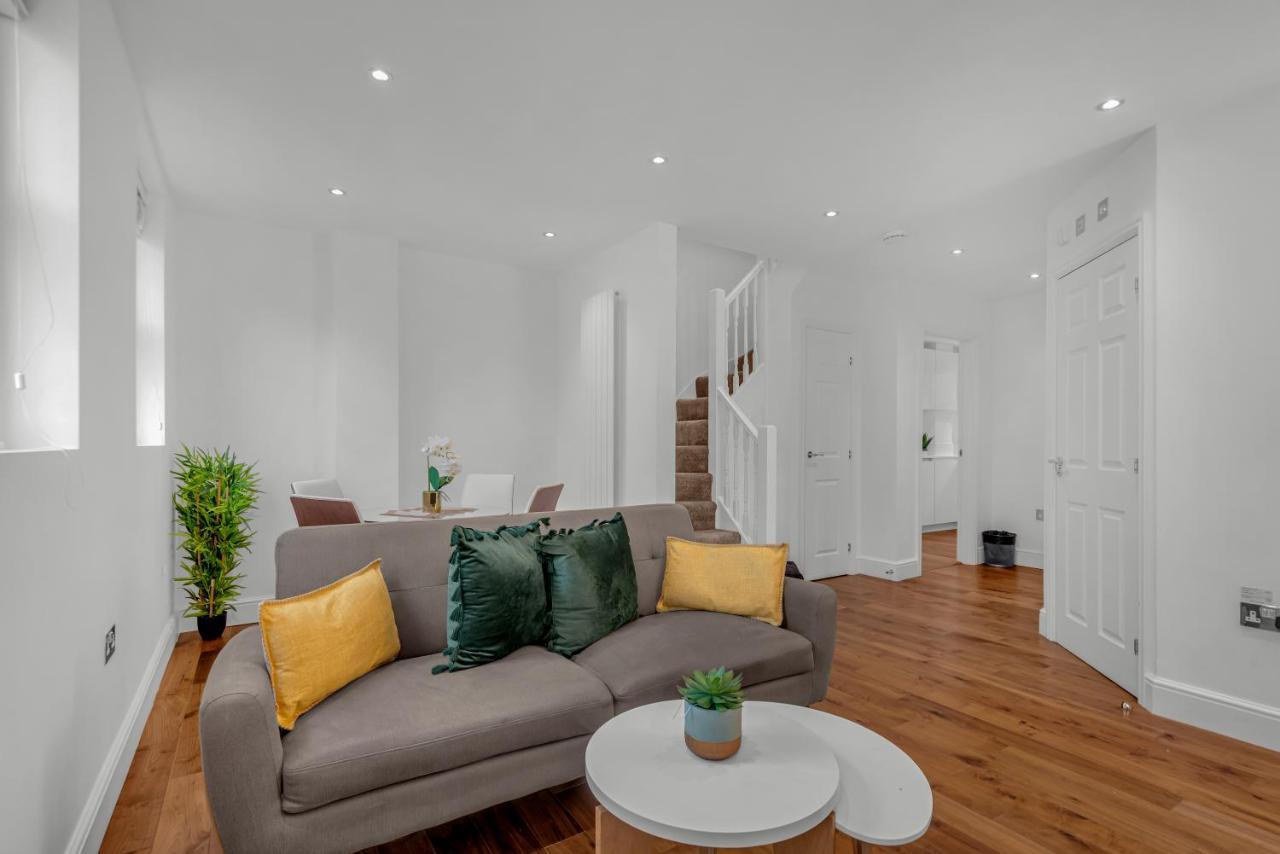 Mysquare Vibrant And Sleek 2 Bed In Artillery Lane Londen