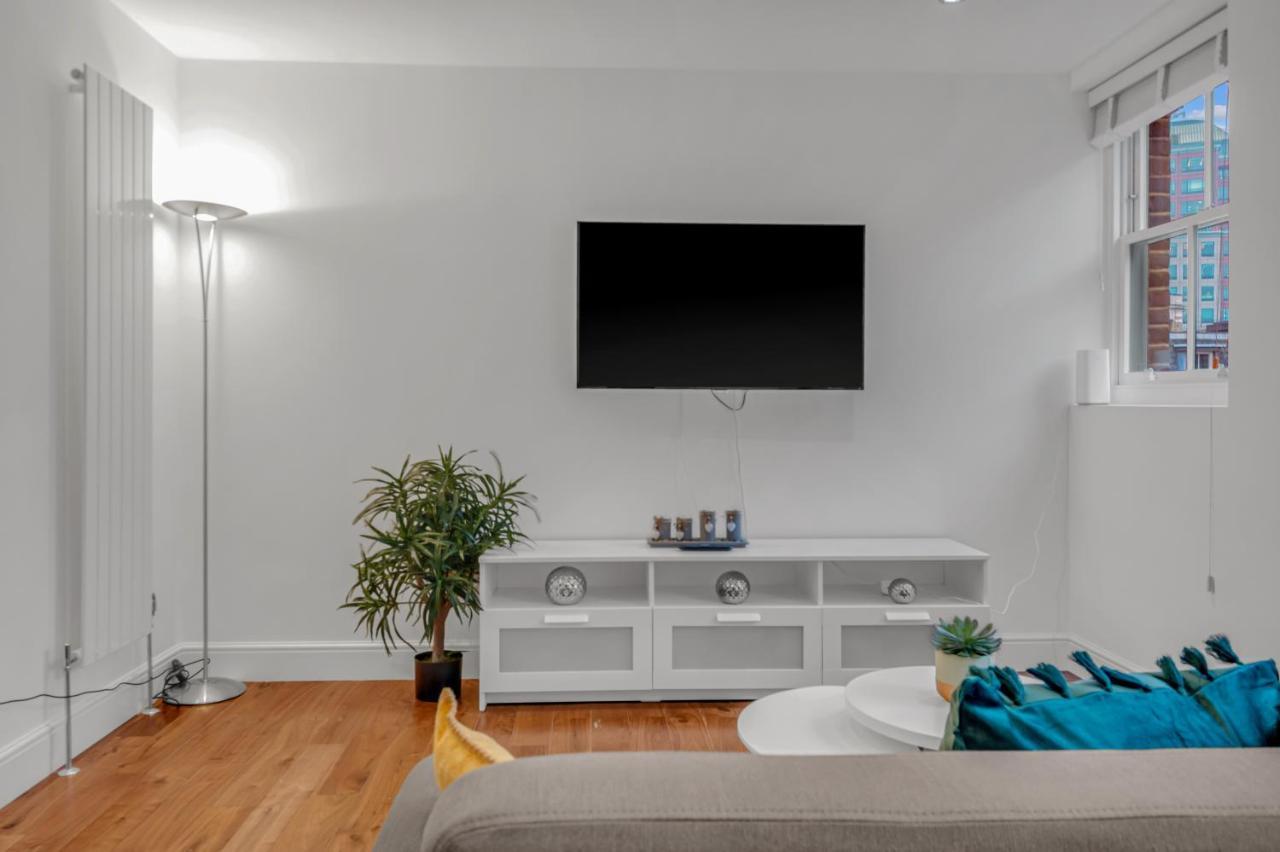 Mysquare Vibrant And Sleek 2 Bed In Artillery Lane Londen