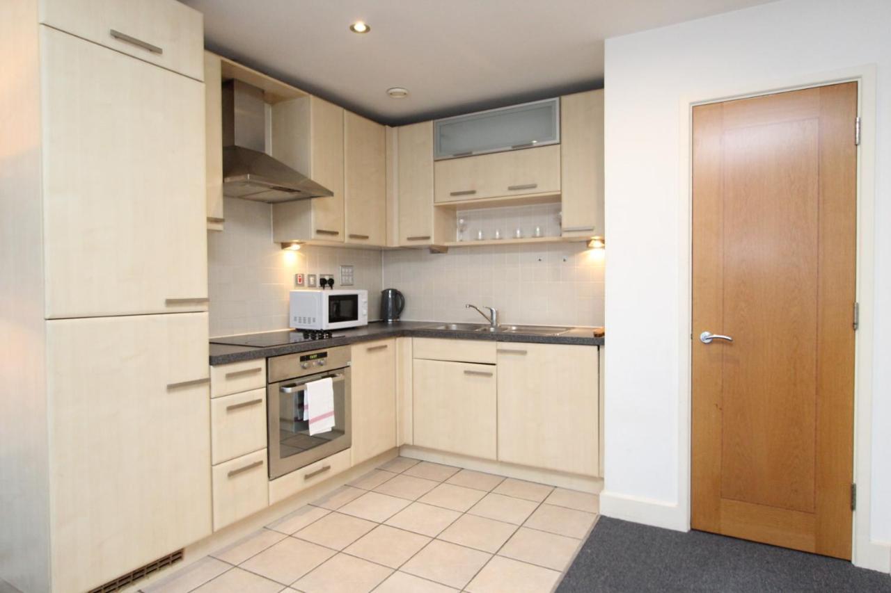 Cozy And Spacious 1 Double Bedroom Located By Excel- E16
