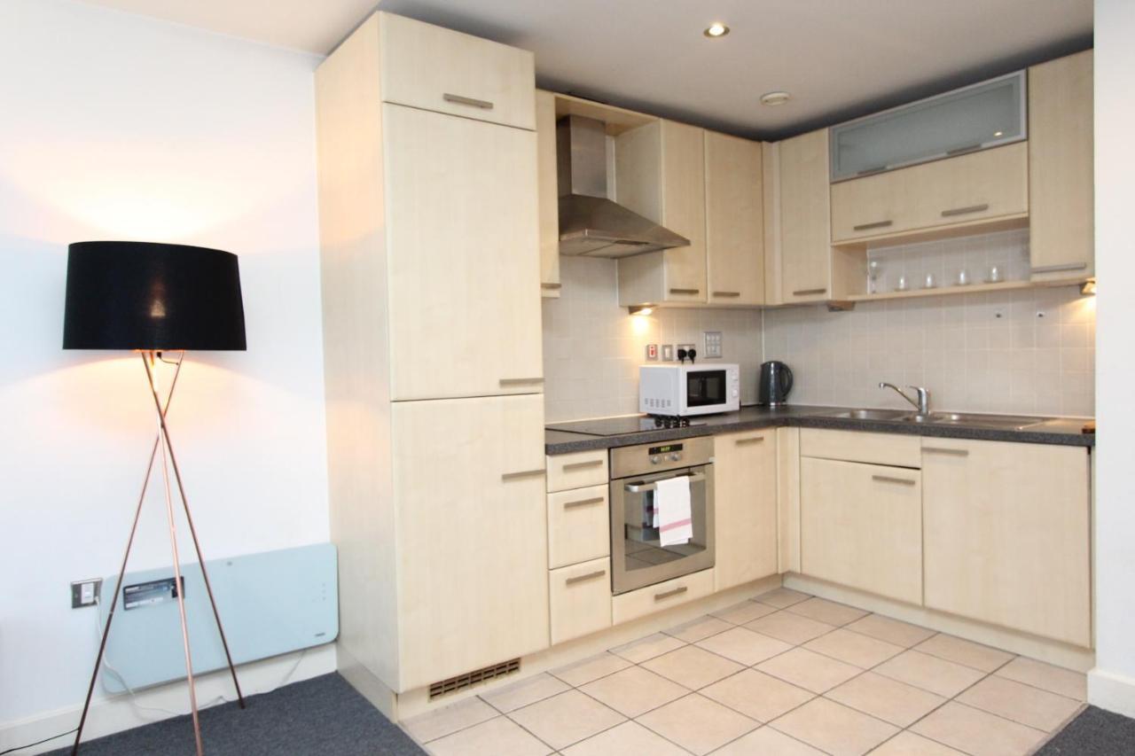 Cozy And Spacious 1 Double Bedroom Located By Excel- E16 London